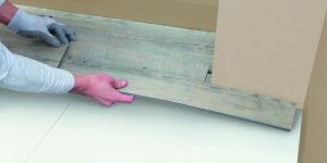 Pokládka vinylové podlahy: Od přípravy po finální úpravy