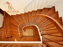 Dubové schody – masivní dřevěné schodiště